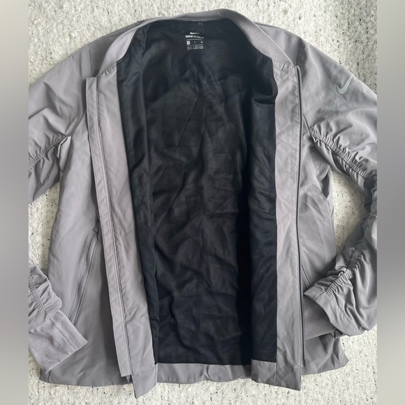 Nike Women’s Shield Golf Bomber Jacket | S - Picture 6 of 10